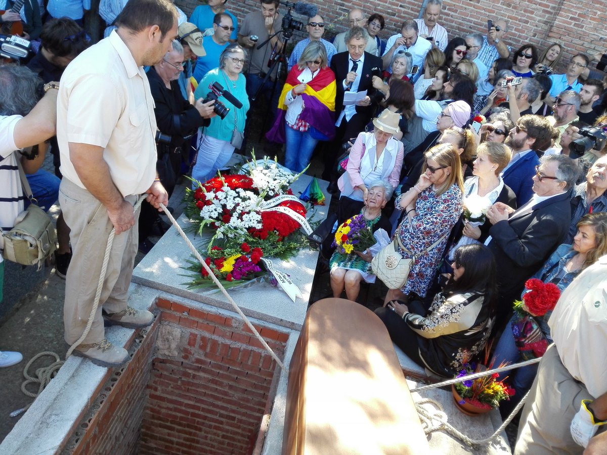 Imagen del entierro, tras la exhumación de Mendieta.