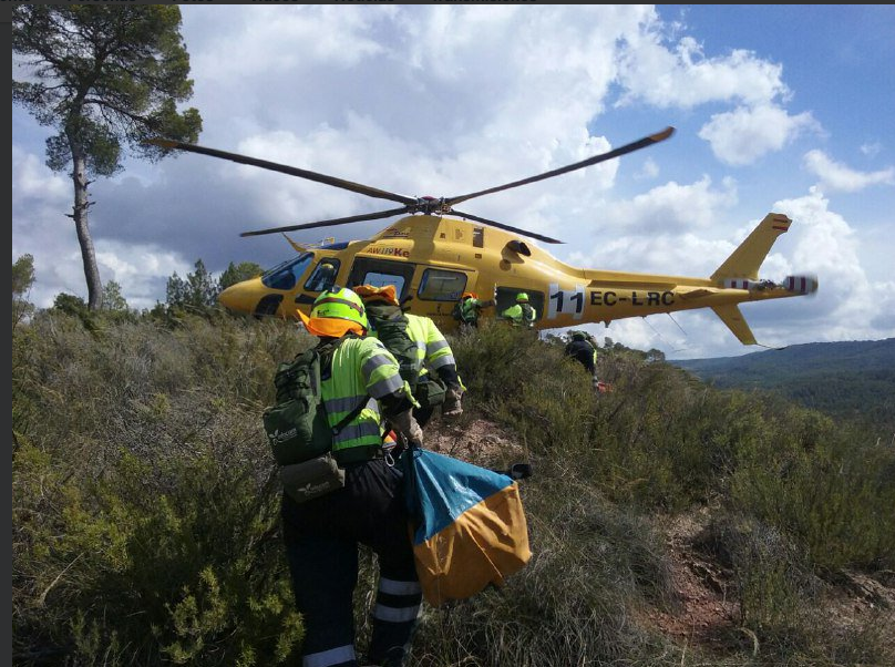 Equipos de extinción trabajando en el incendio de Yeste.