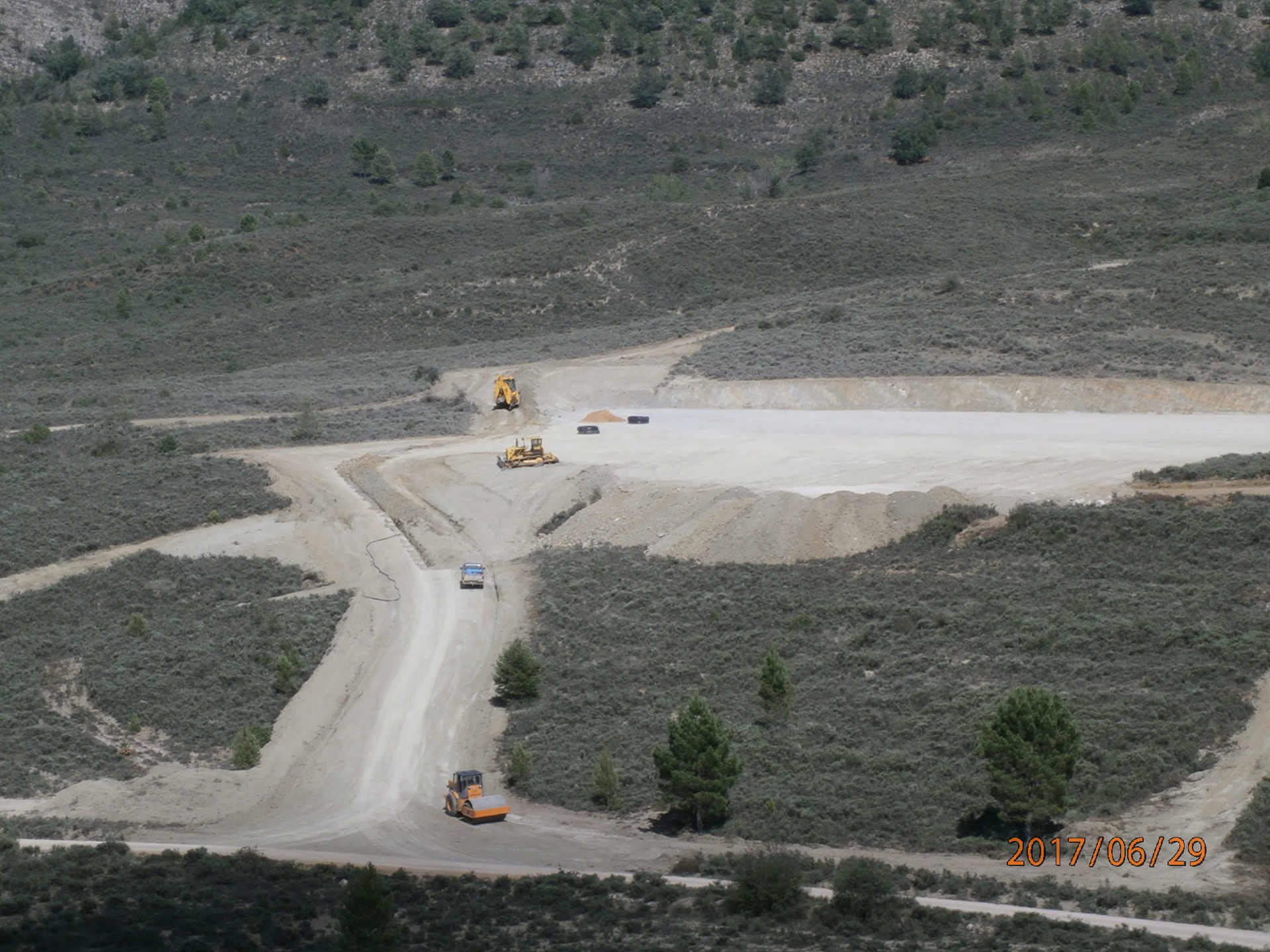 Tareas de construcción de la macrogranja en Cañete (Cuenca). granja de cerdos
