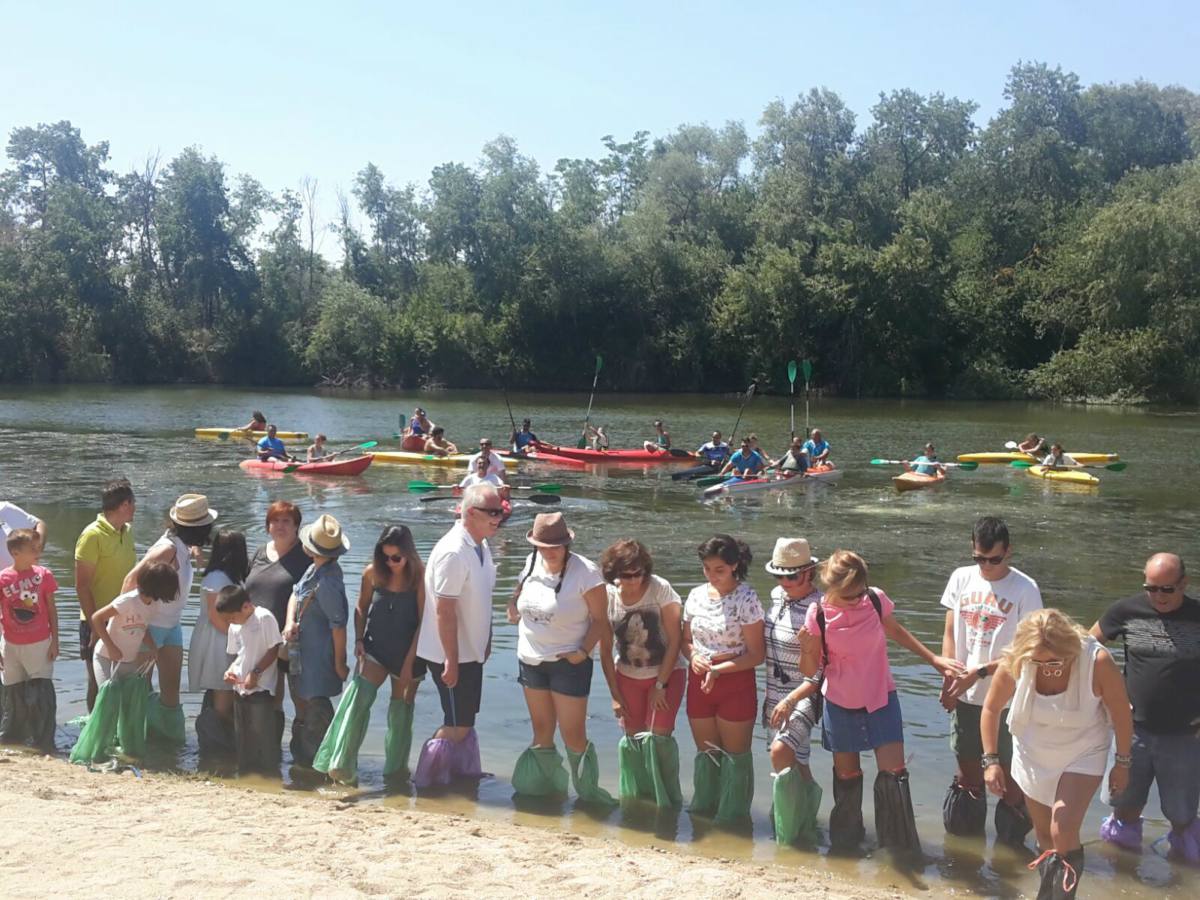 Protesta en Talavera por la situación del río.