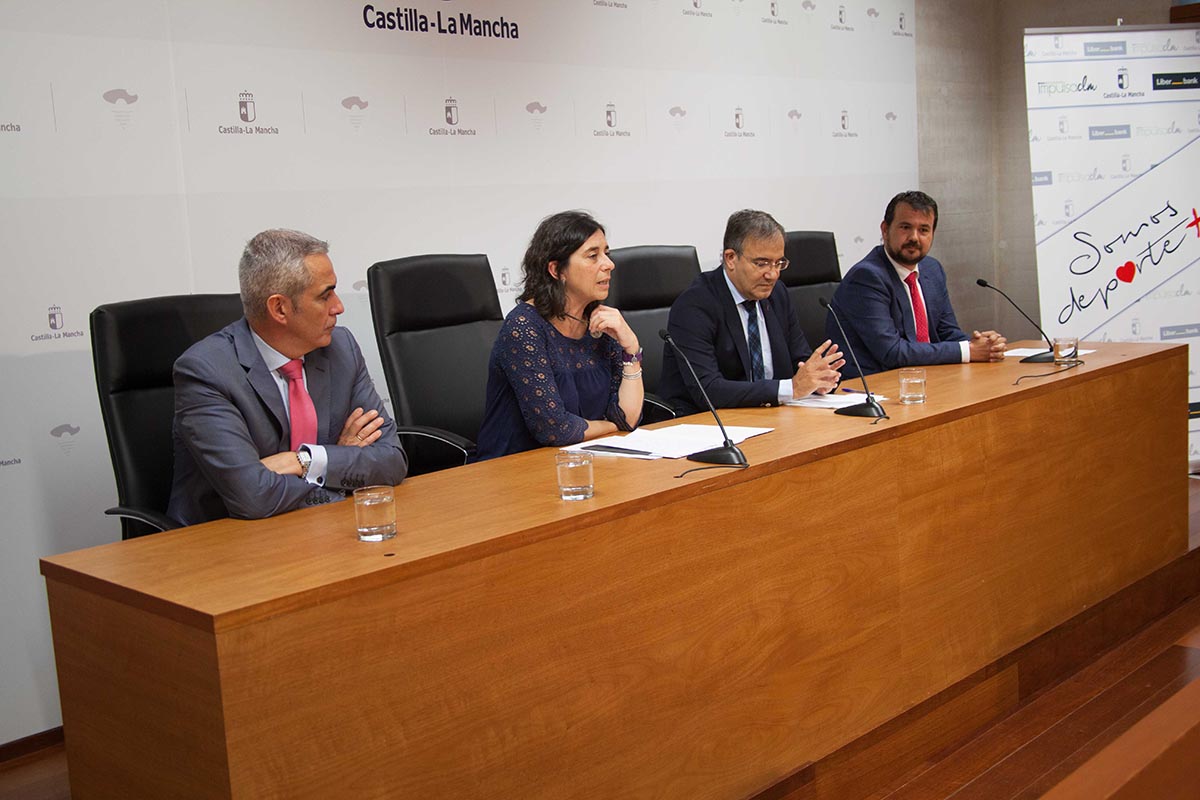 Presentación del convenio entre la Junta y Liberbank para potenciar el deporte joven