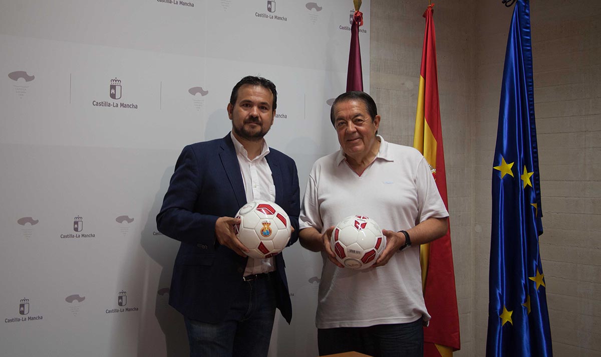 Amores (izquierda) y Escribano han presentado la Copa de fútbol y fútbol sala