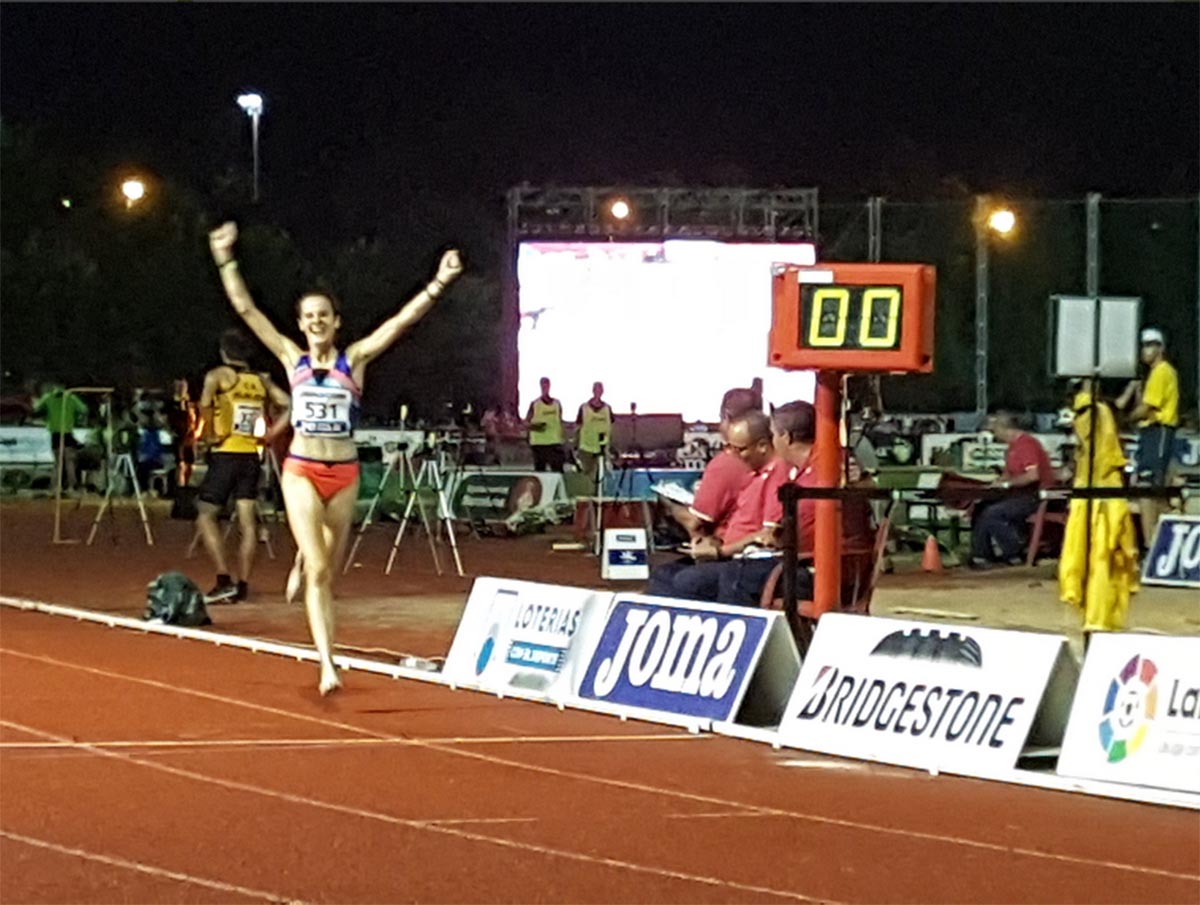 Ana Lozano, campeona de España de 5.000 ml. (foto de la RFEA subida de @analoCL)