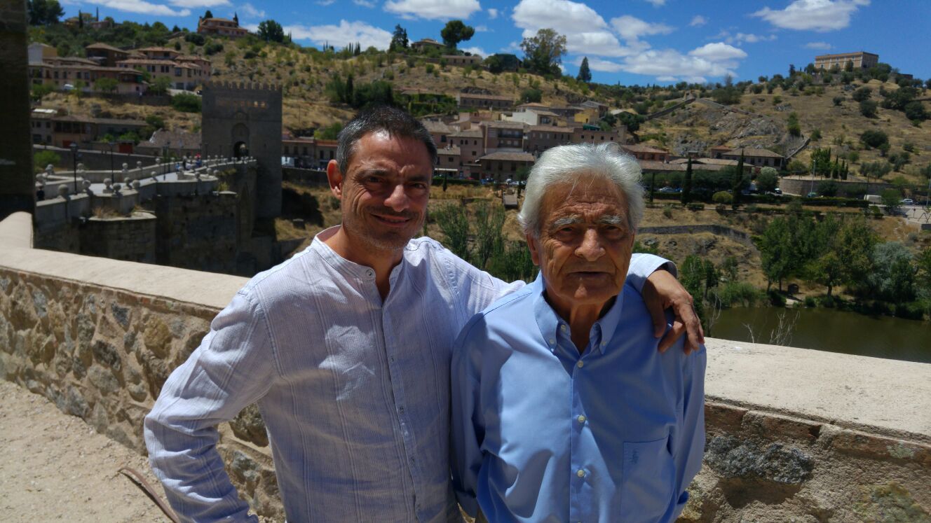 Padre e hijo, Manuel J. Arias y Manuel Arias. tuitero
