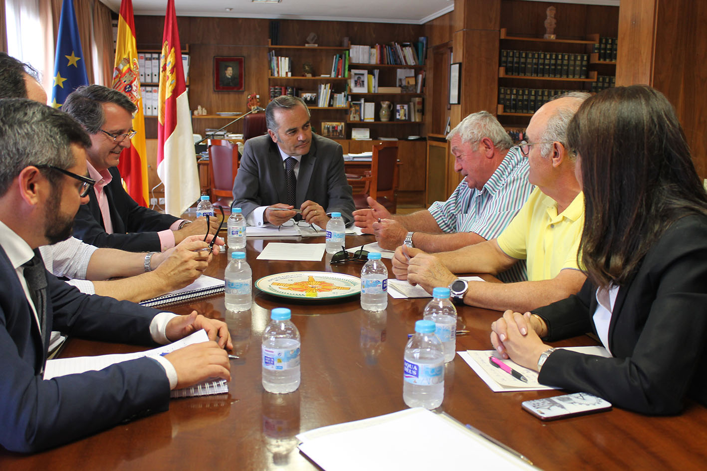 Los representantes de Asaja, junto al delegado del Gobierno en CLM, José Julián Gregorio