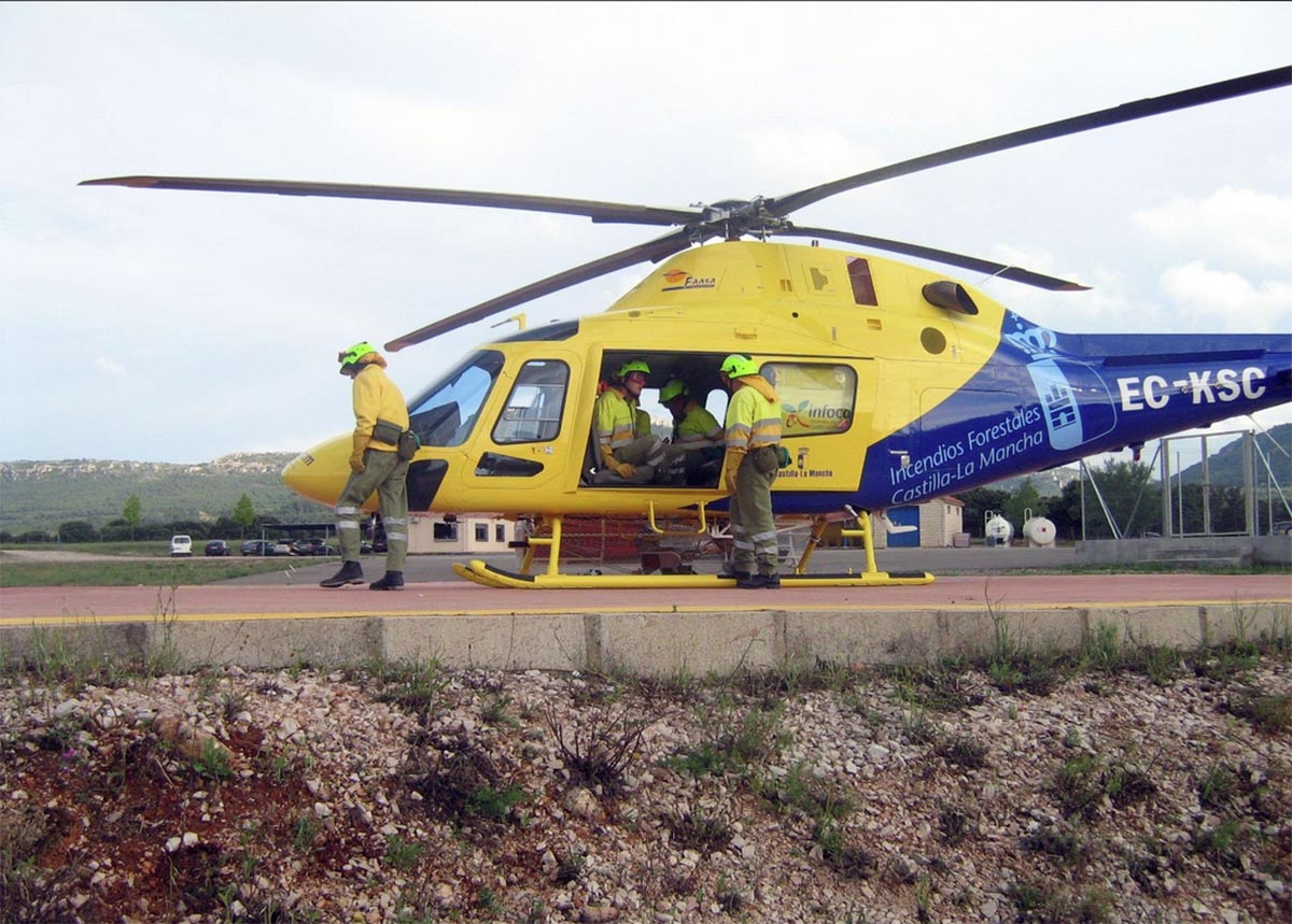 Un helicóptero del 112 de CLM en el incendio de Yeste