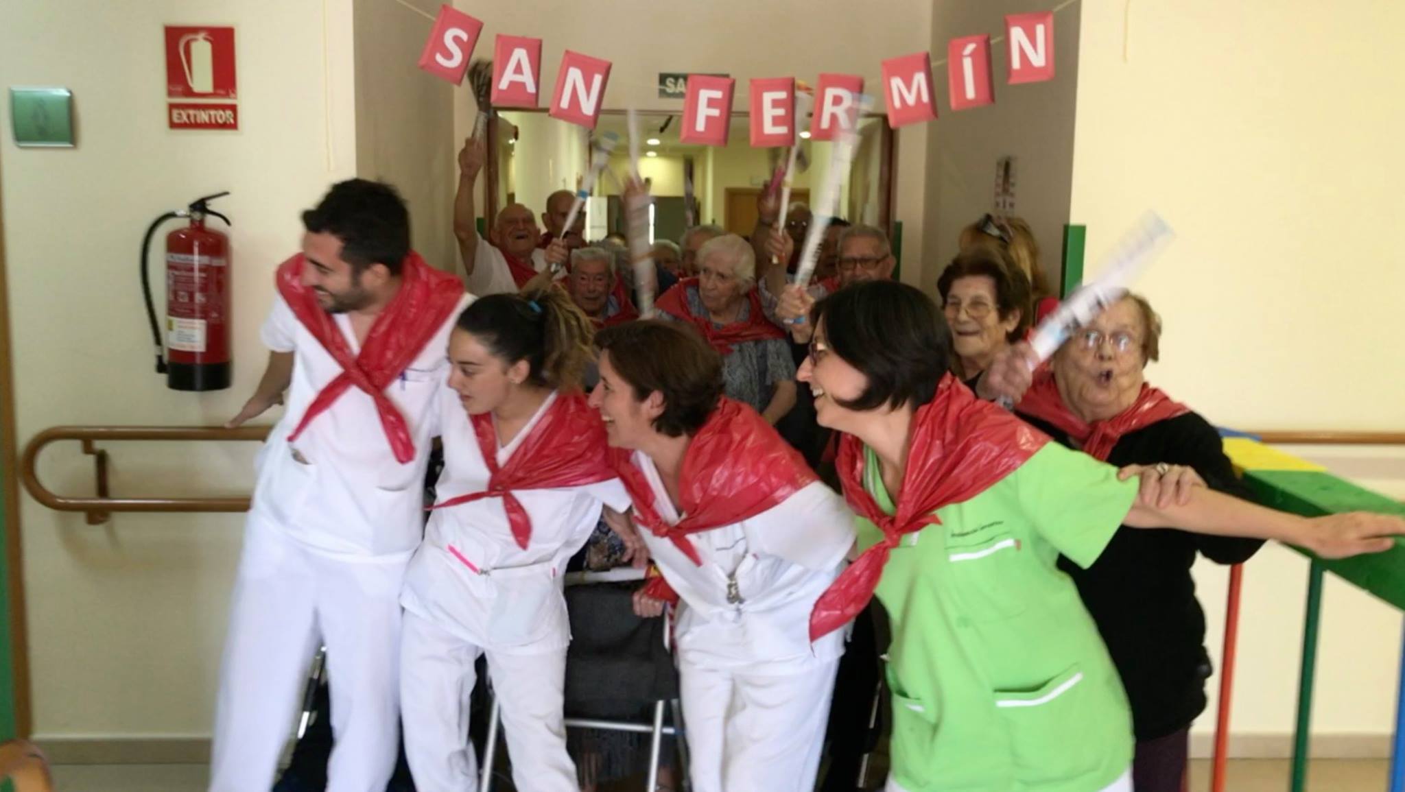 Menudos Sanfermines en una residencia de Villamayor de Santiago