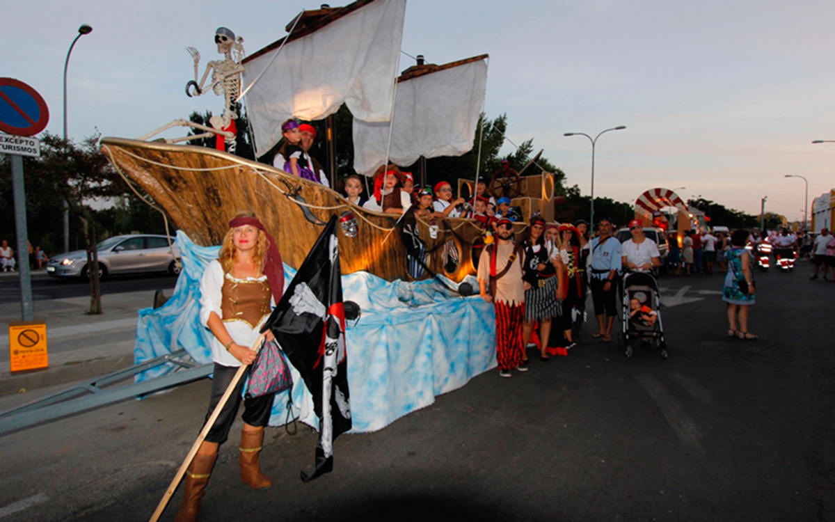 Desfile de Carrozas y Comparsas Desfile de Carrozas y Comparsas Fiestas Virgen de la Caridad