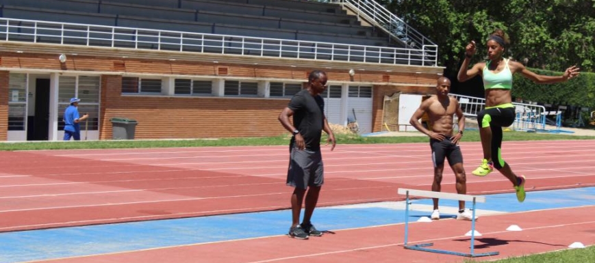 Yulimar Rojas entrenando en Guadalajara junto con Iván Pedroso.