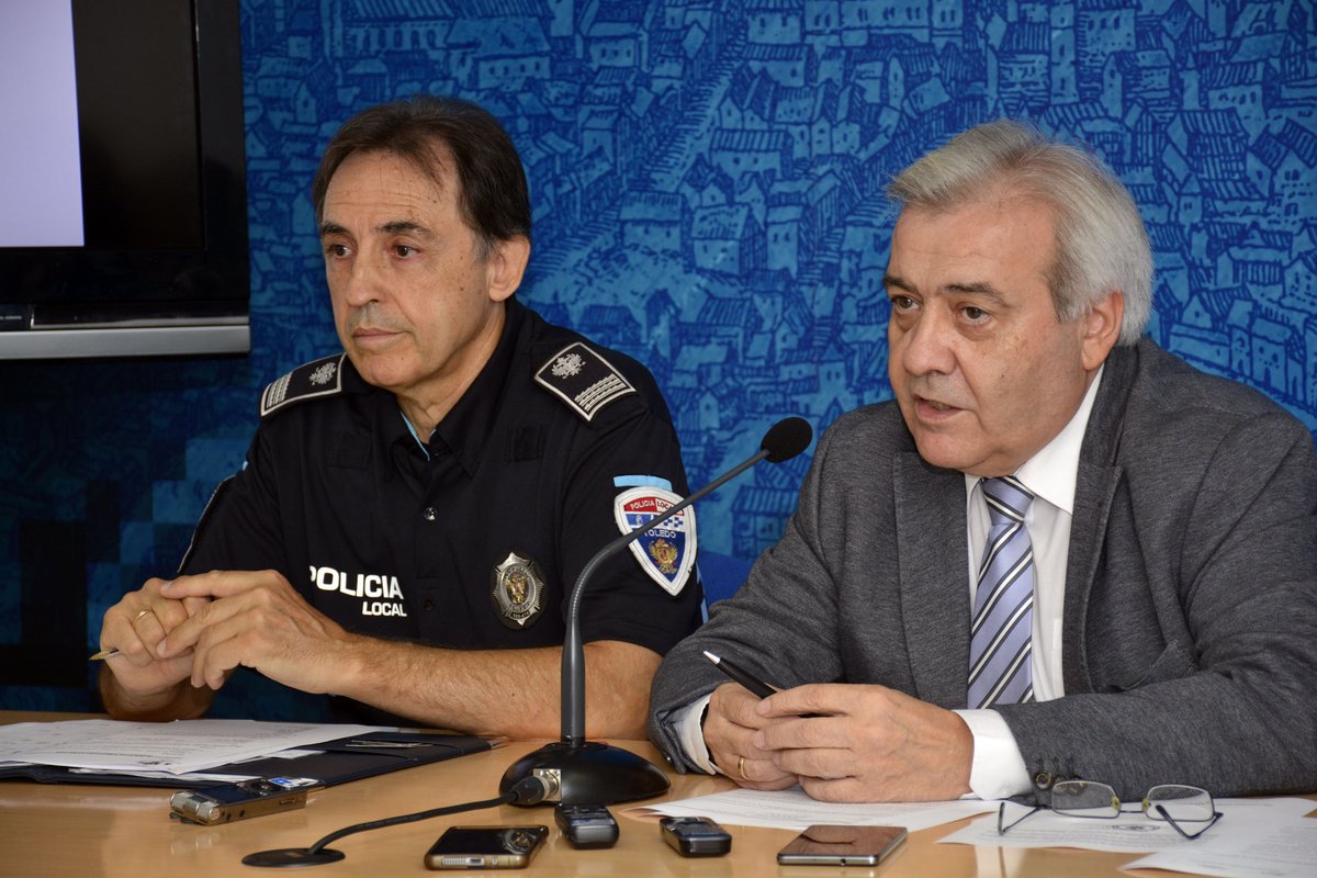 A la derecha, el concejal de Movilidad y Seguridad Ciudadana del Ayuntamiento de Toldo, Juan José Pérez del Pino.