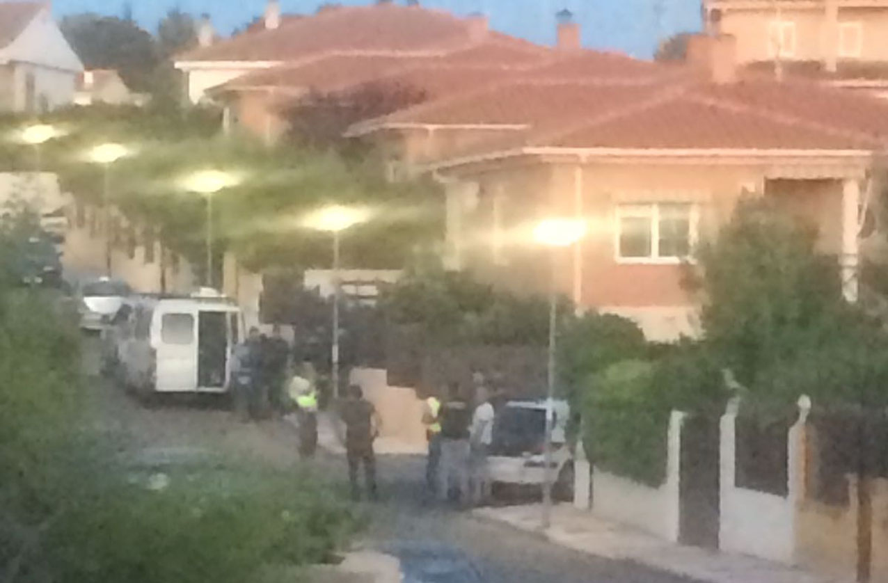 La mujer estaba retenida en una casa de Cobisa. La Guardia Civil detuvo a su presunto captor