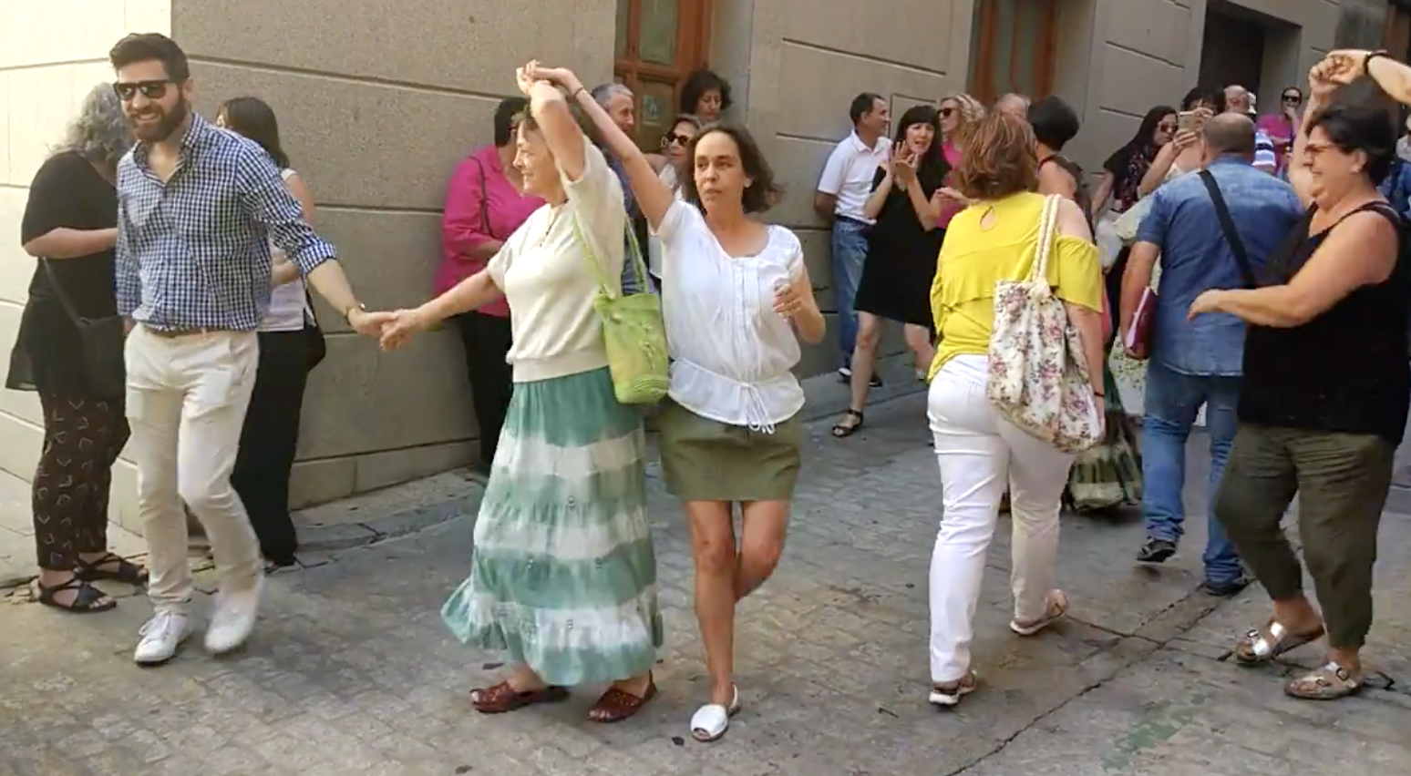 Bailes y charangas en la inauguración simbólica del Hospitalito del Rey, en Toledo