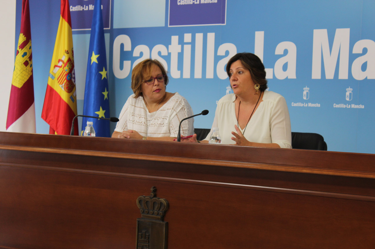 A la derecha, la consejera de Economía Empresas y Empleo, Patricia Franco. Planes de empleo