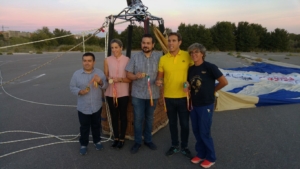 Los nadadores toledanos junto con Juan Ramón Amores.