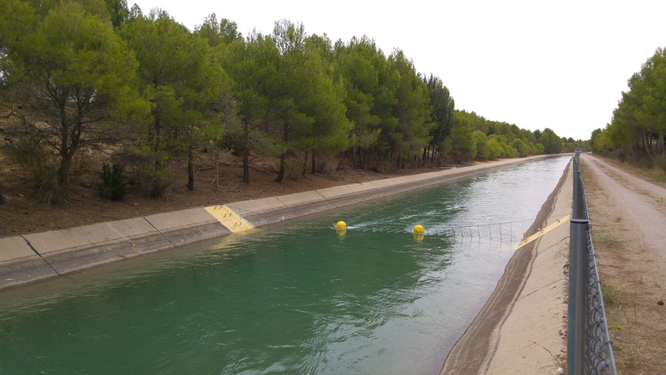 Canal del Trasvase Tajo-Segura a la altura de Carrascosa del Campo (Cuenca) el 30 de septiembre de 2017. Entrepeñas y Buendí. casado