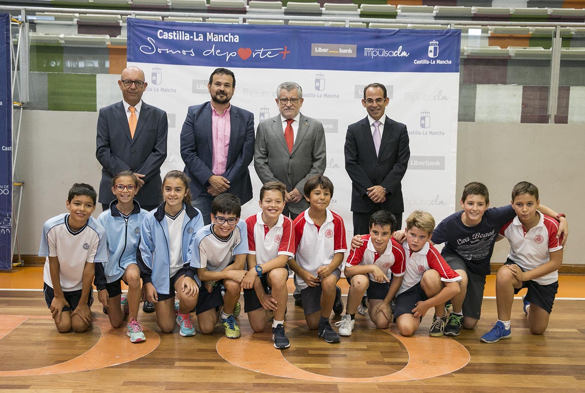 Juan Ramón Amores y Ángel Felpeto (en el centro), en la primera jornada en Toledo de la Semana del Deporte