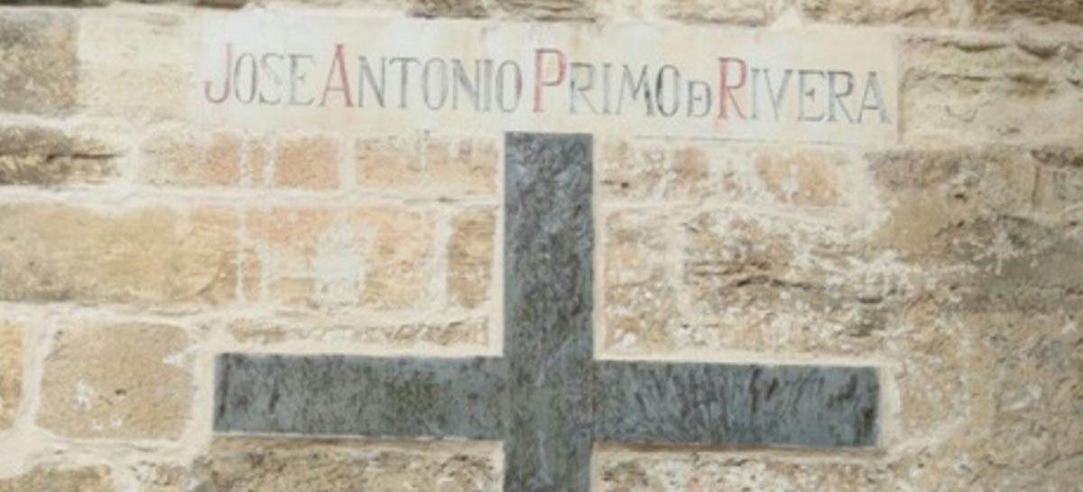 Símbolo franquista retirado en Cuenca