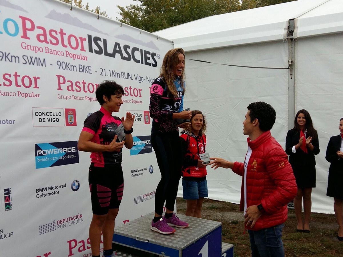 María Ortega, la primera triatleta que ha ganado tres veces el Triatlón de las Islas Cíes