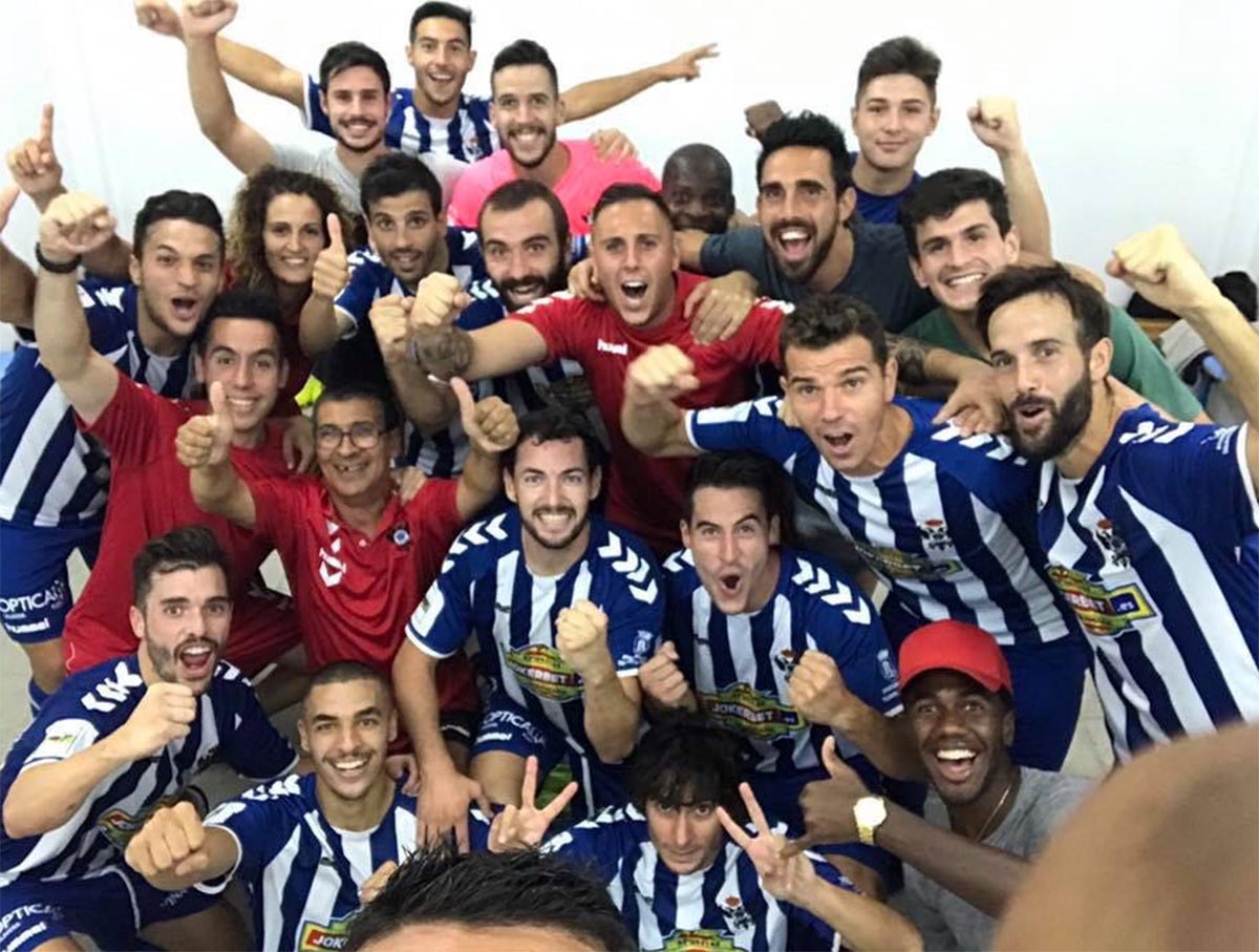 La alegría de los jugadores del Talavera tras eliminar al Antequera