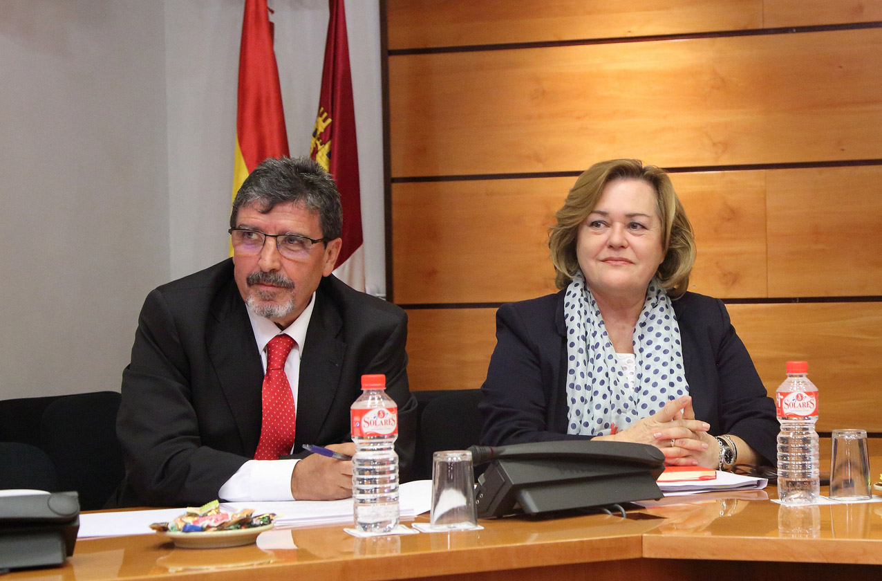A la izquierda, el director general de la Agencia del Agua de Castilla-La Mancha, Antonio Luengo. Trasvase Tajo-Segura