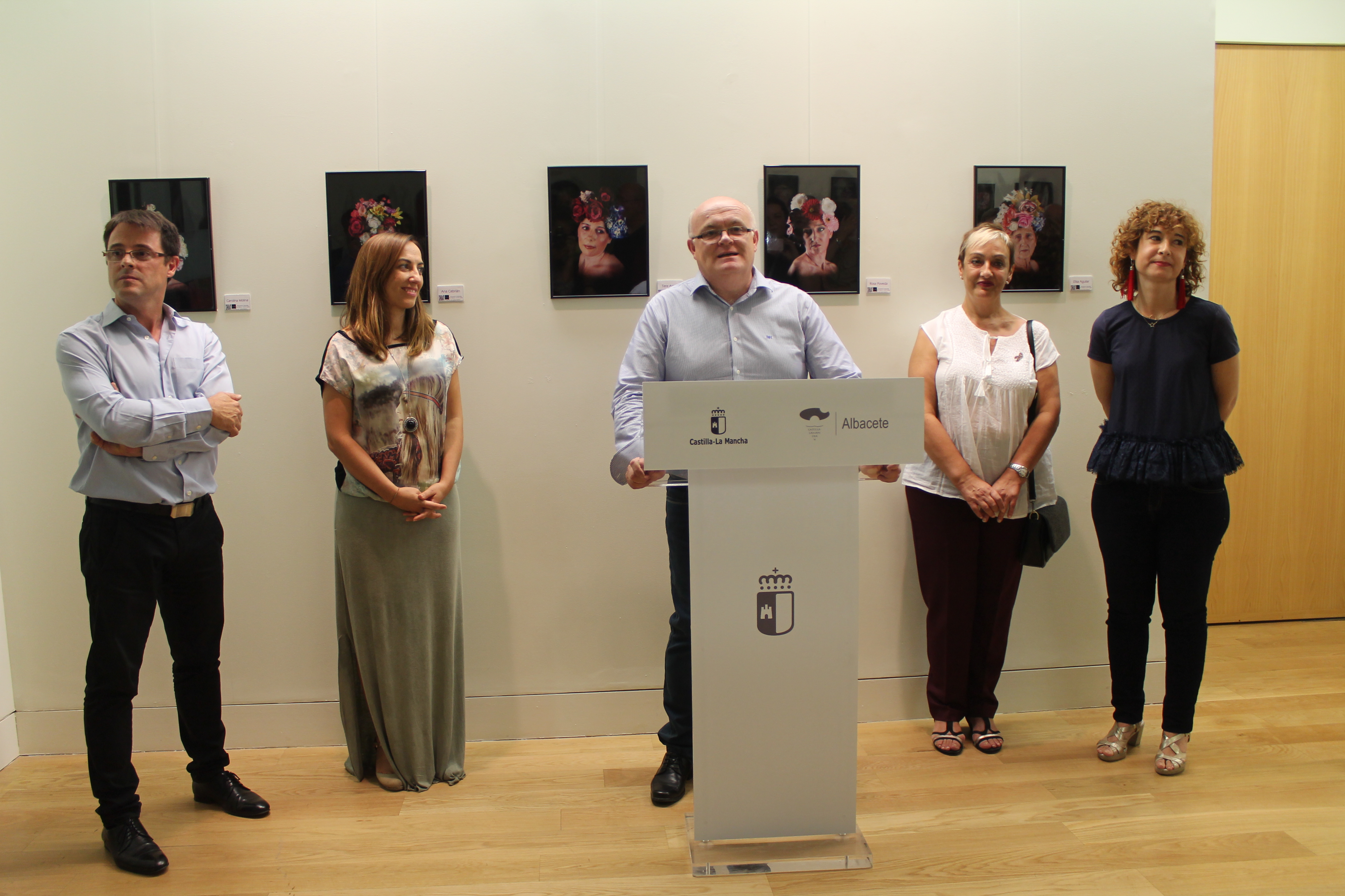 Inauguración de la Exposición Fotográfica de AMAC contra el cáncer