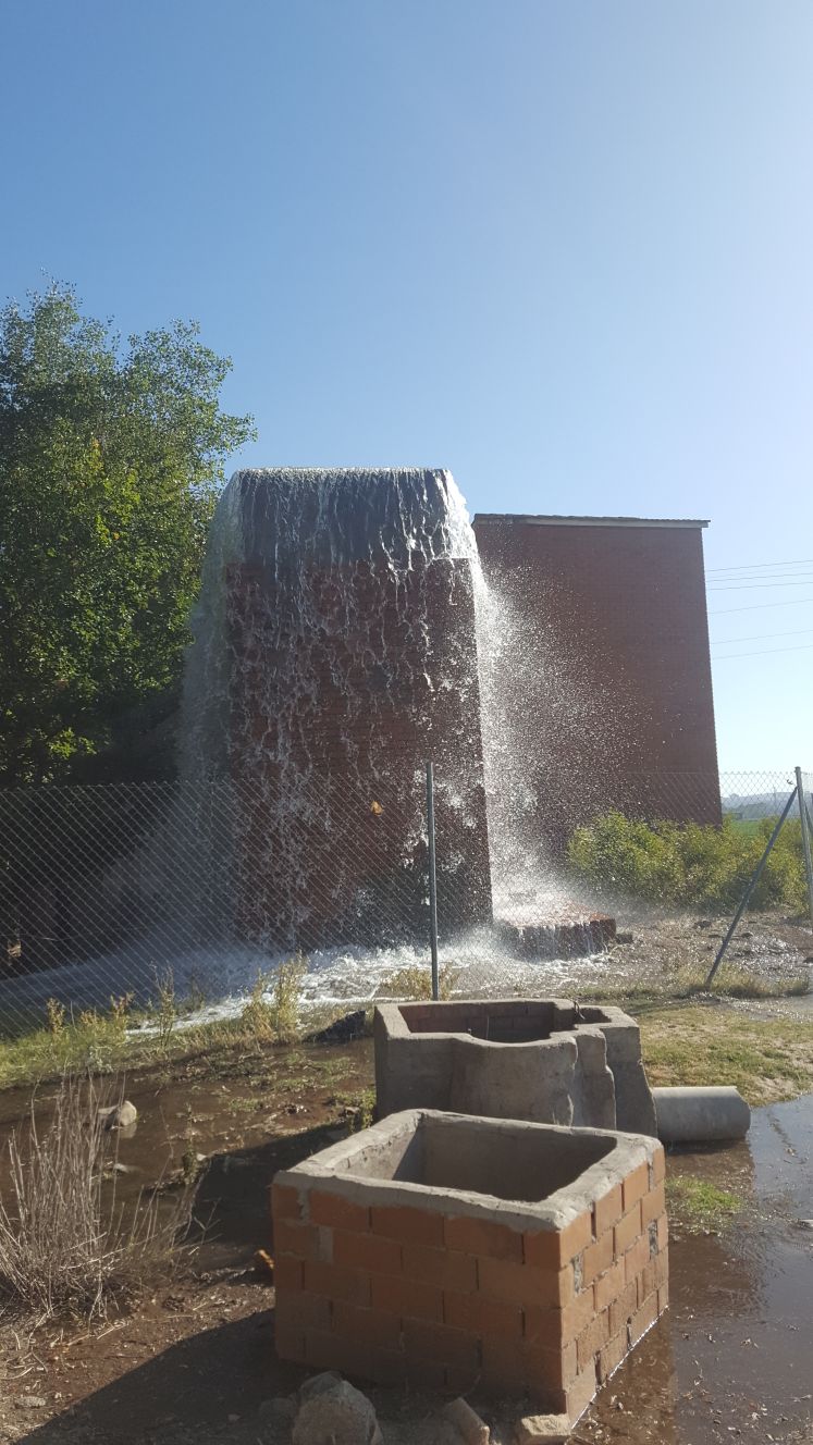 Depósito por el que se salía el agua en la mañana del 14 de octubre en Toledo