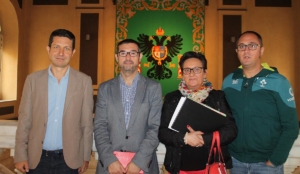 Fernando Muñoz (segundo por la izquierda), con los representantes sindicales de la institución provincial de Toledo
