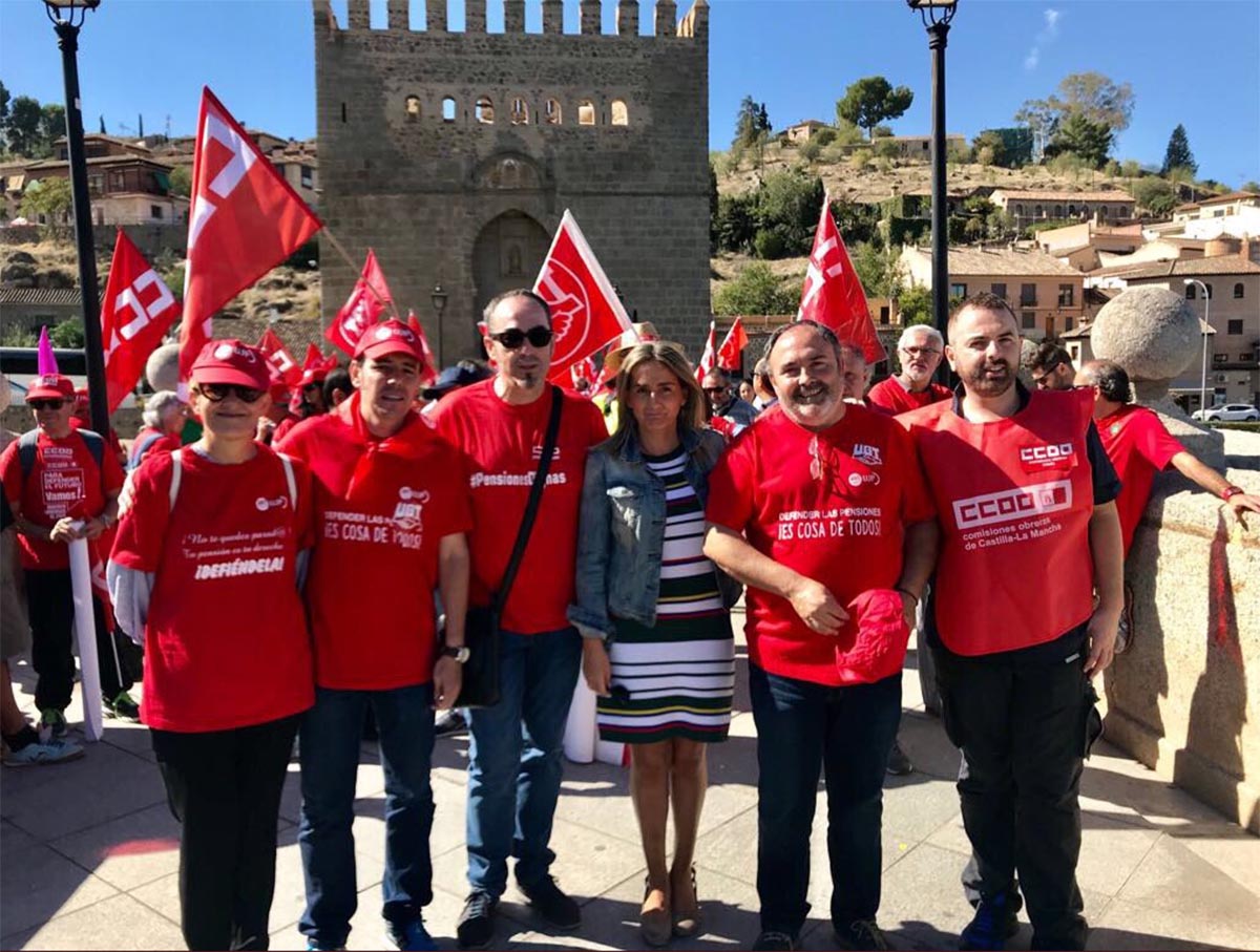 Tolón, en las marchas por unas pensiones dignas (a su derecha, De la Rosa, y a su izquierda, Pedrosa