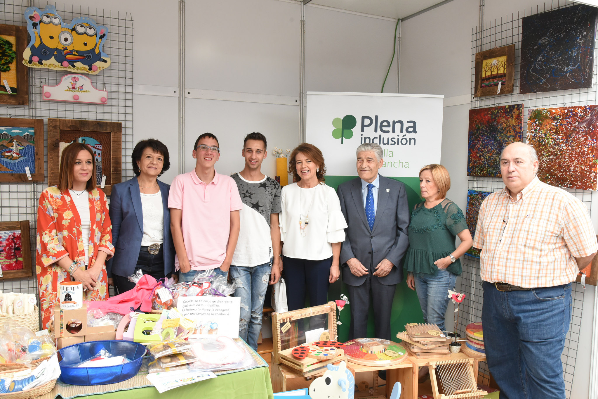 En la imagen, la directora general de Turismo, Ana Isabel Fernández Samper; la consejera de Bienestar Social, Aurelia Sánchez; y el director de Farcama, Roberto Perea. centros ocupacionales