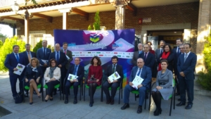 Los premiados ante la sede de Fedeto en Toledo.