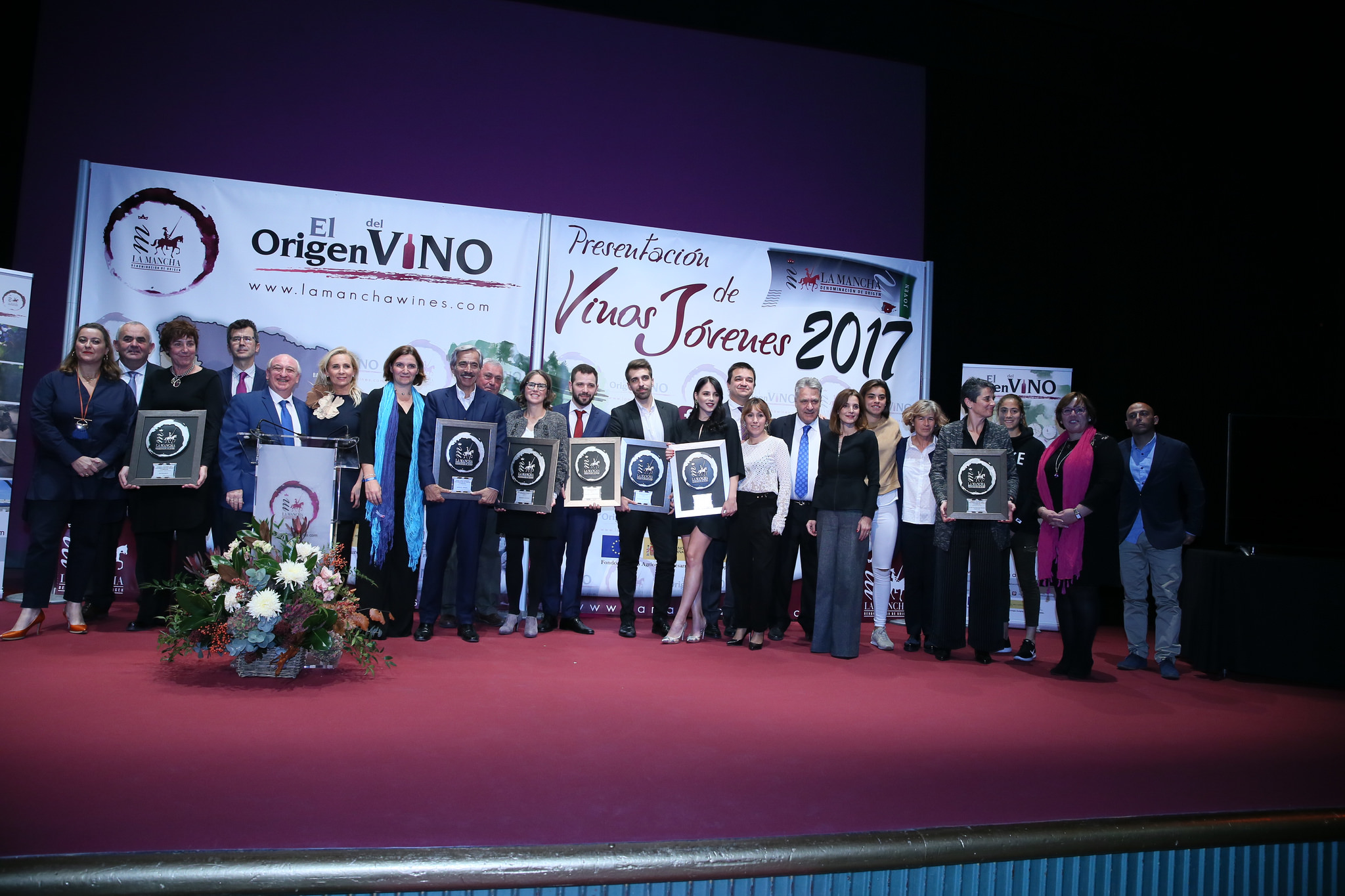 Los premiados por la DO La Mancha anoche en el Círculo de Arte de Madrid.