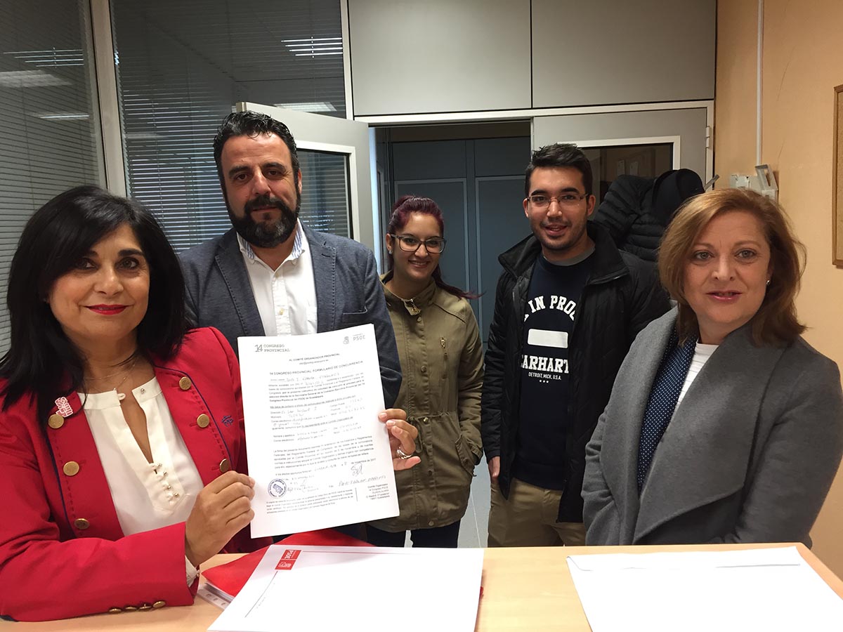 Ana Fabián (primera por la izquierda), presentando su candidatura a la Secretaría General del PSOE de Guadalajara.