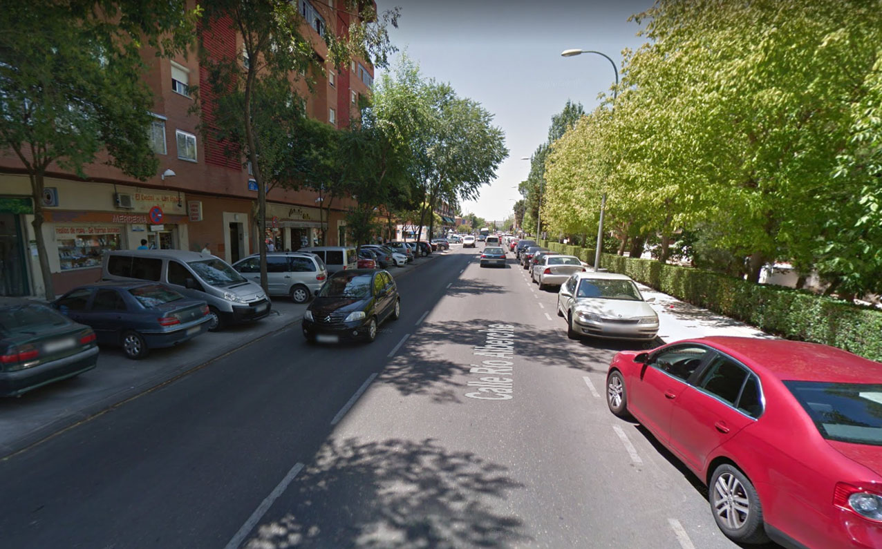 Calle río Alberche del Polígono de Toledo. No es exactamente el punto en el que se ha producido el robo. perfumerías