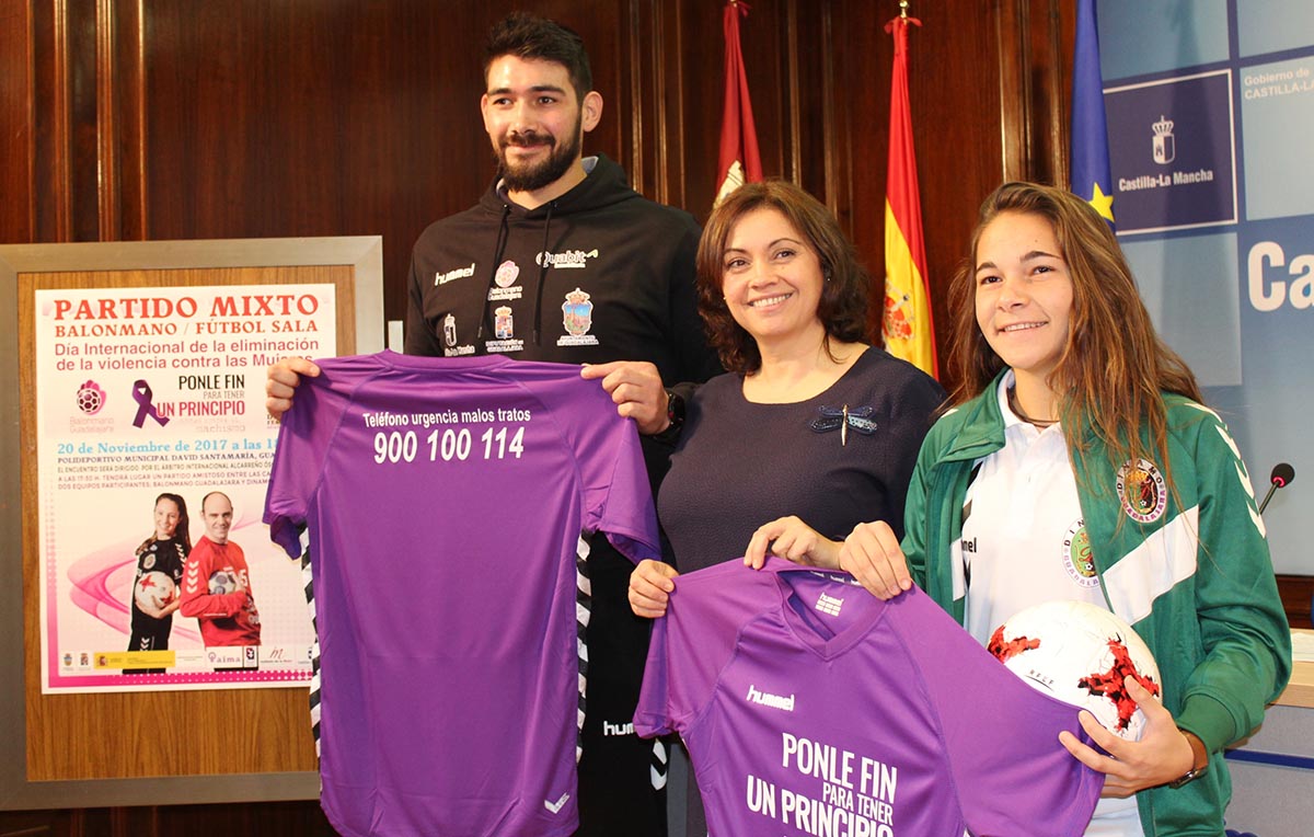 Acto de la presentación del partido contra la violencia de género entre el Quabit Guadalajara y el Dínamo Guadalajara