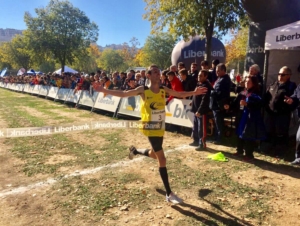 Ángel Ronco, en lo más alto del podio del Cross Espada Toledana