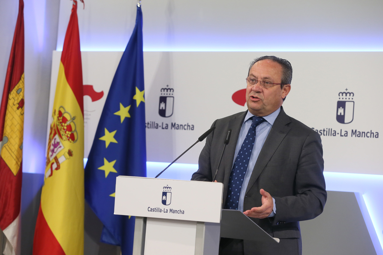 El consejero de Hacienda y Administraciones Públicos, Juan Alfonso Ruiz Molina. plazas públicas