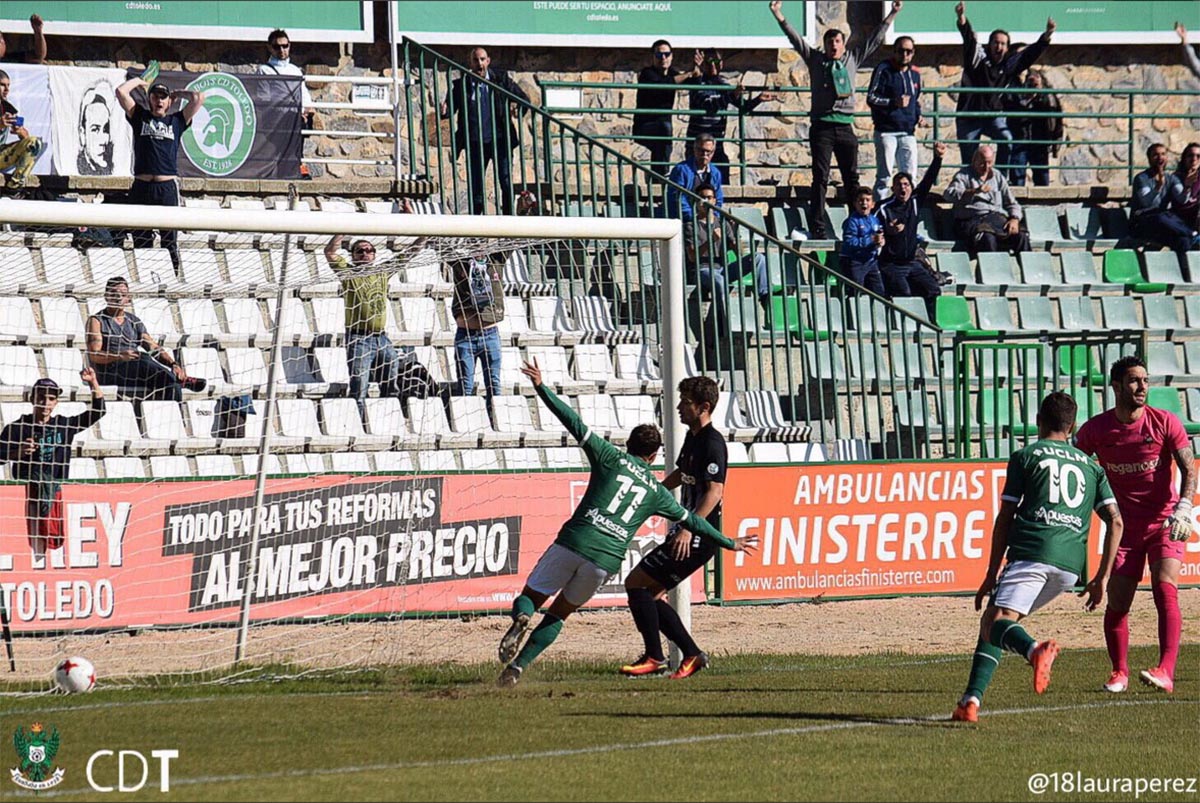 Héctor Figueroa, tras el gol que ponia 2-1 para el Toledo Toledo contra el Racing de Ferrol