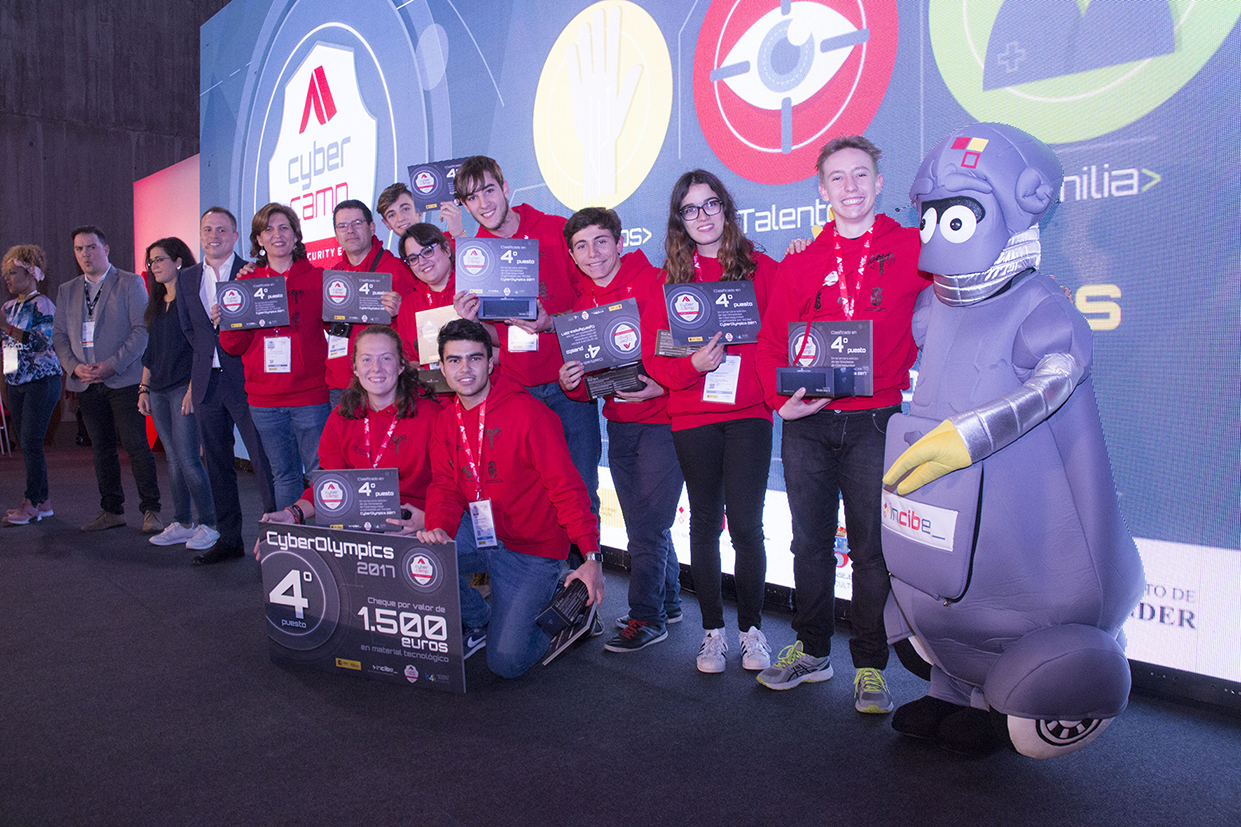 Equipo del IES Blas de Camarena (Toledo), ganador del 4º premio de CyberOlympics.