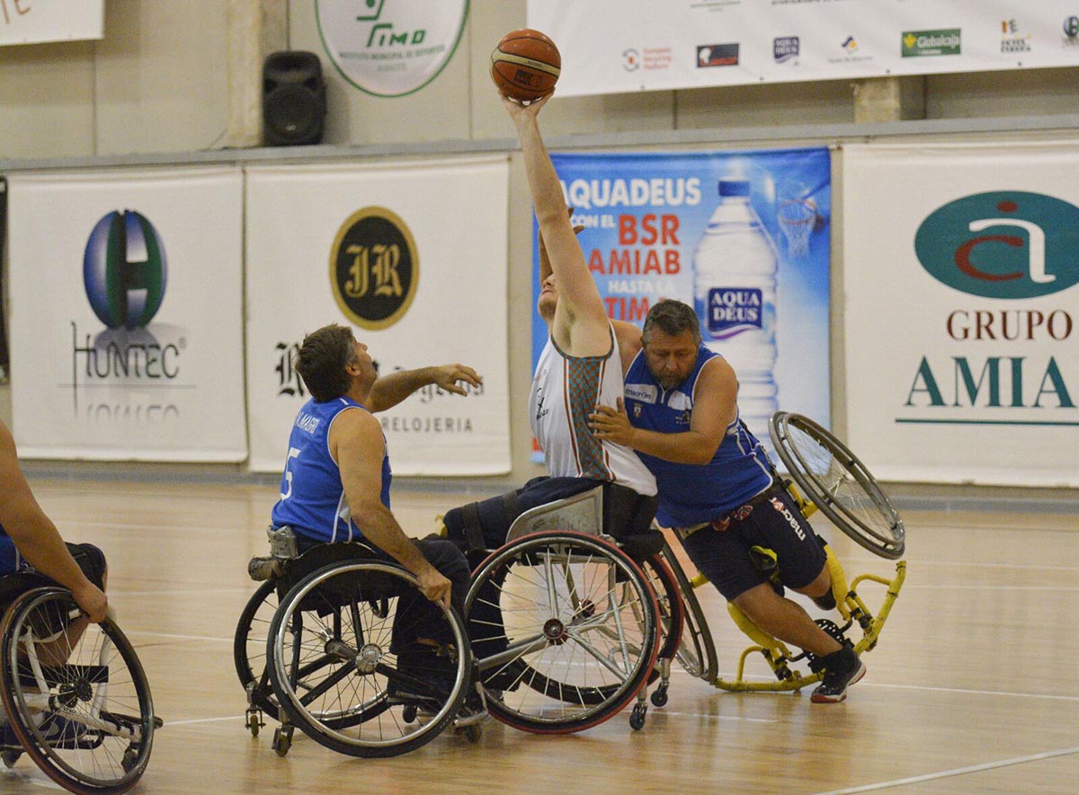 El BSR Amiab juega en su cancha en jornada de la liga de baloncesto en silla de ruedas