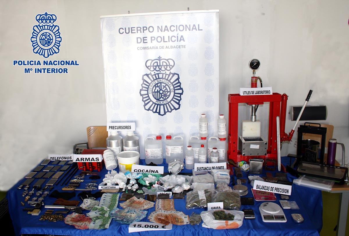 Material intervenido por la Policía en una operación antidroga en Albacete