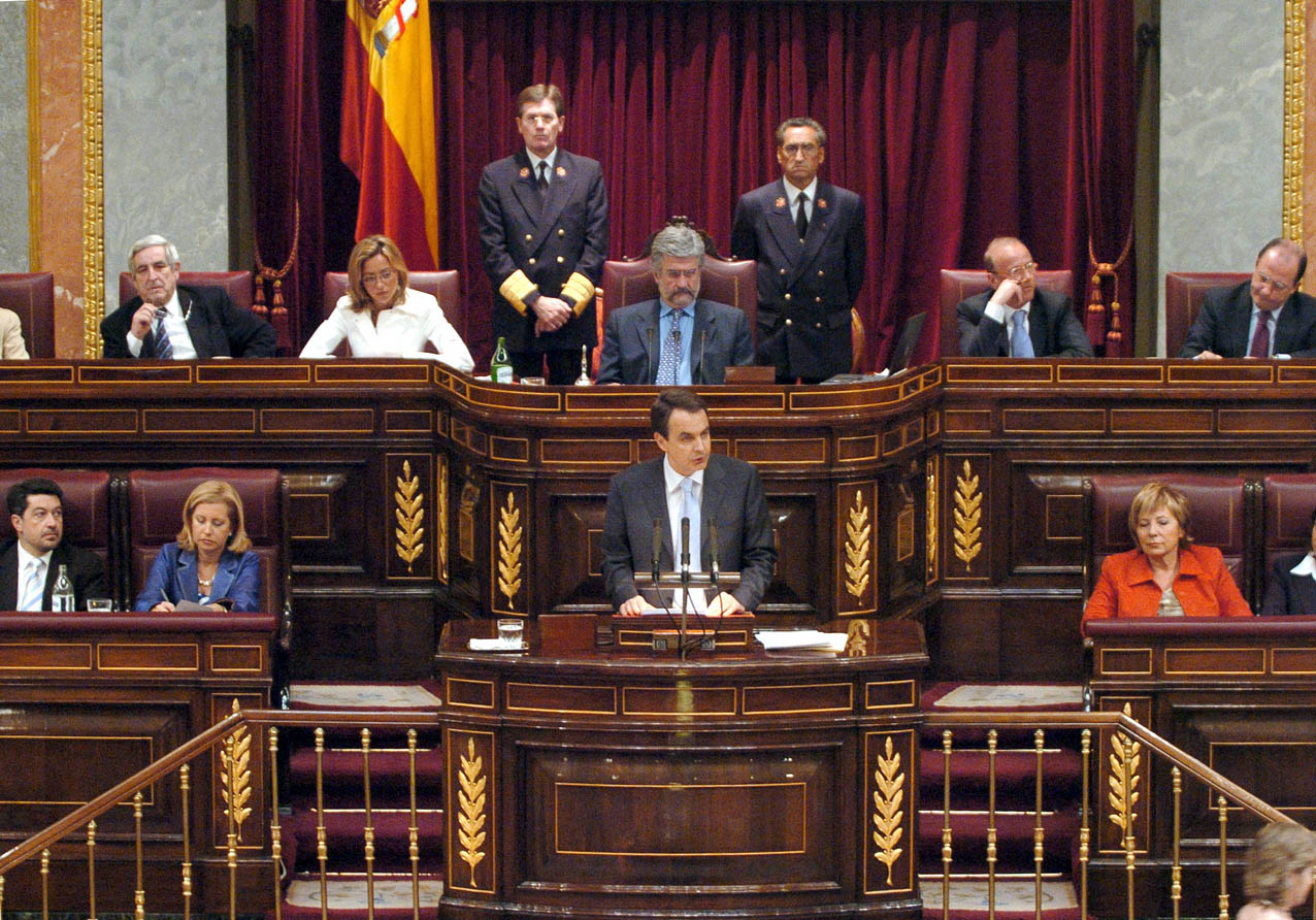 Manuel Marín, en el centro, justo encima del expresidente del Gobierno, José Luis Rodríguez Zapatero.