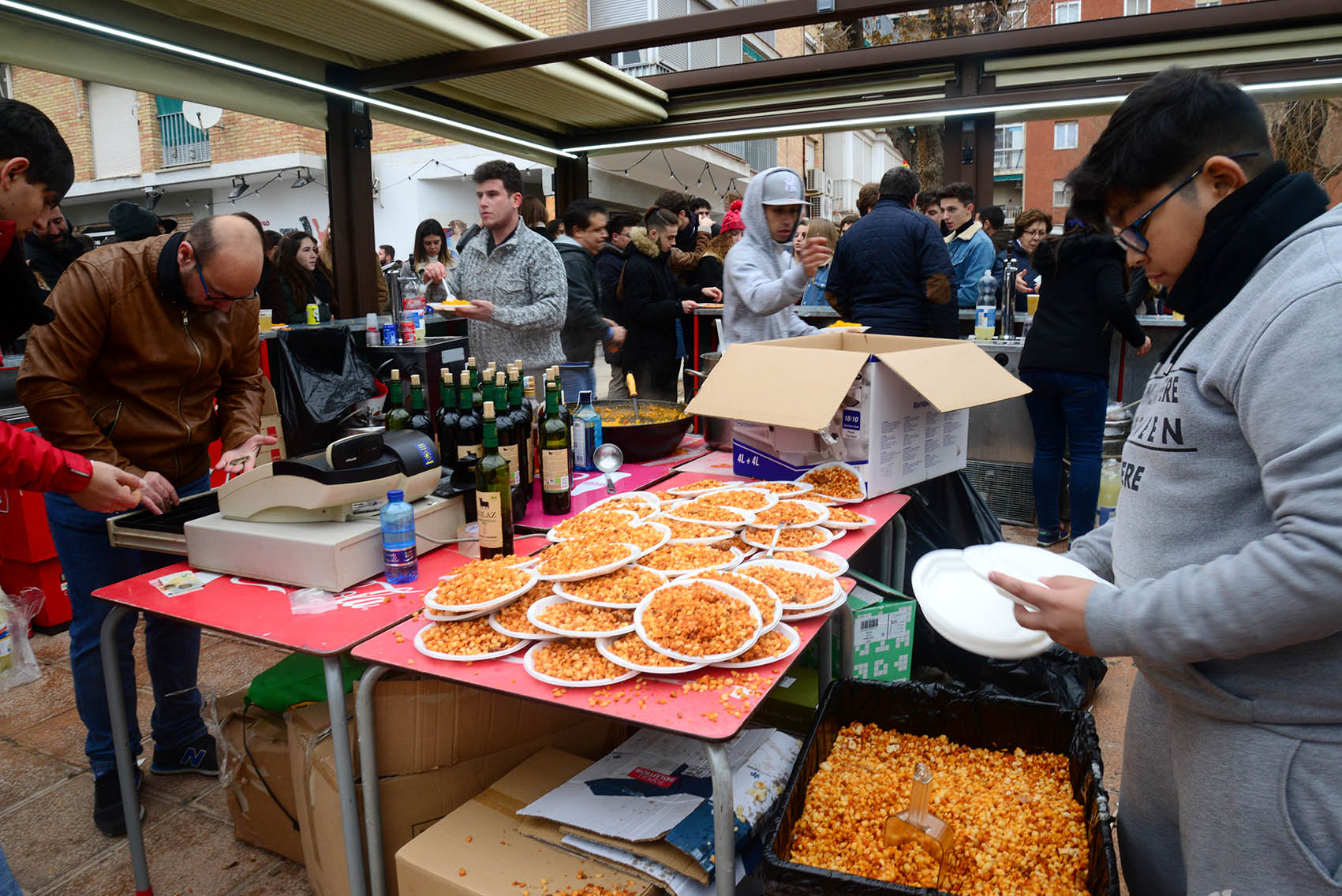 Las migas de Nochebuena y Nochevieja en el barrio de Santa Teresa, en Toledo, todo un clásico