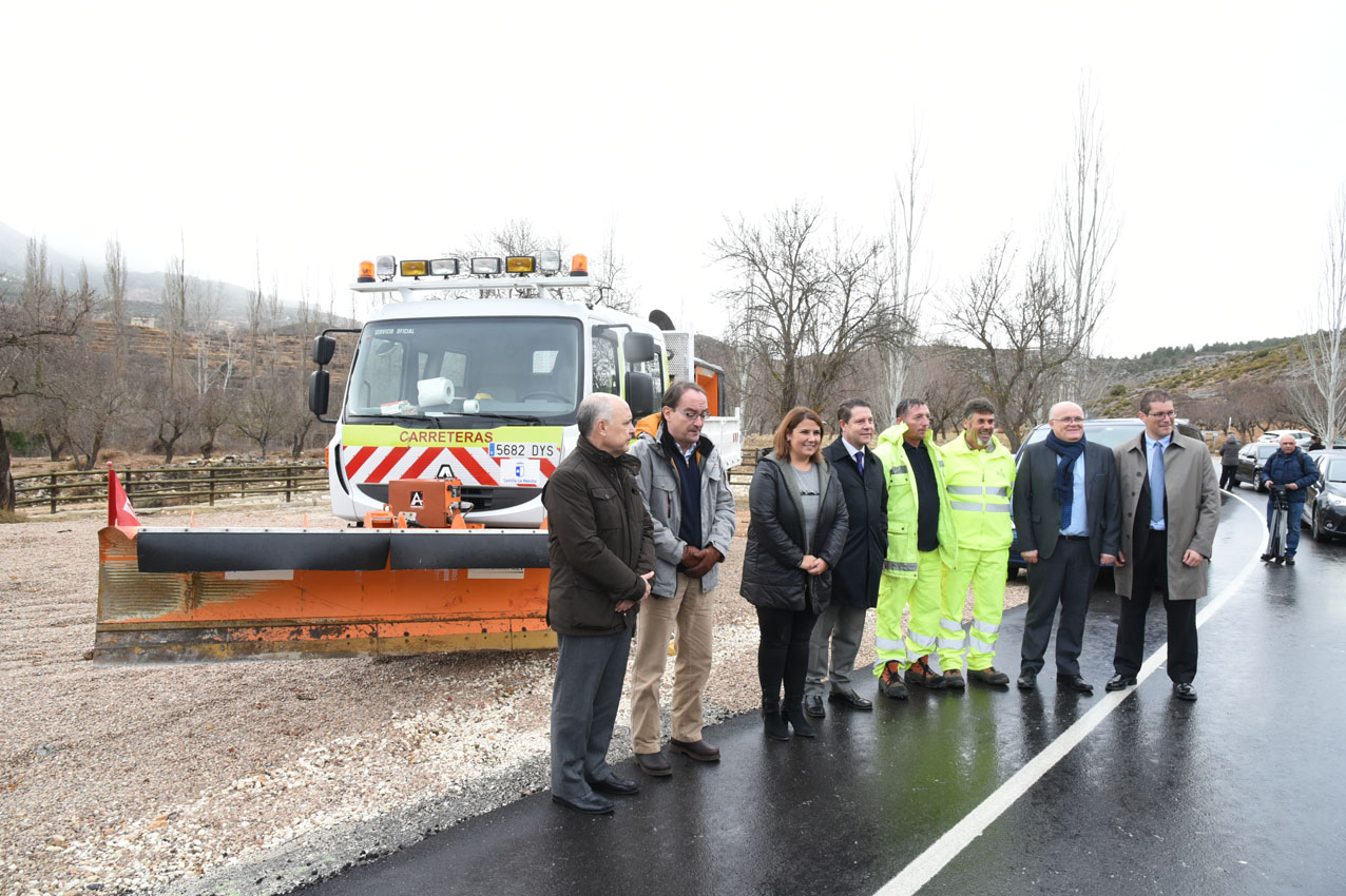 Inauguración de un tramo de la carretera CM-3225 en Nerpio (Albacete). servicios públicos