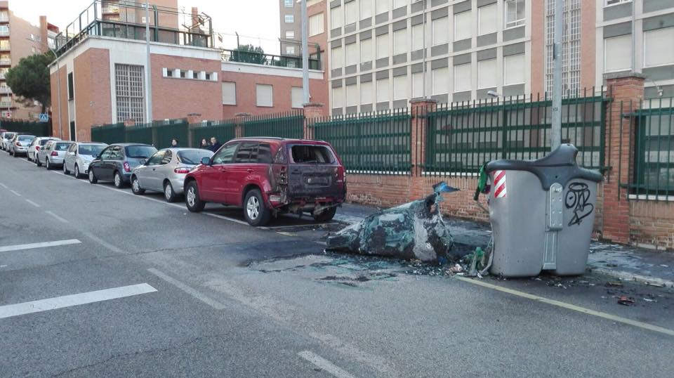 Imagen de uno de los contenedores quemados en Guadalajara.