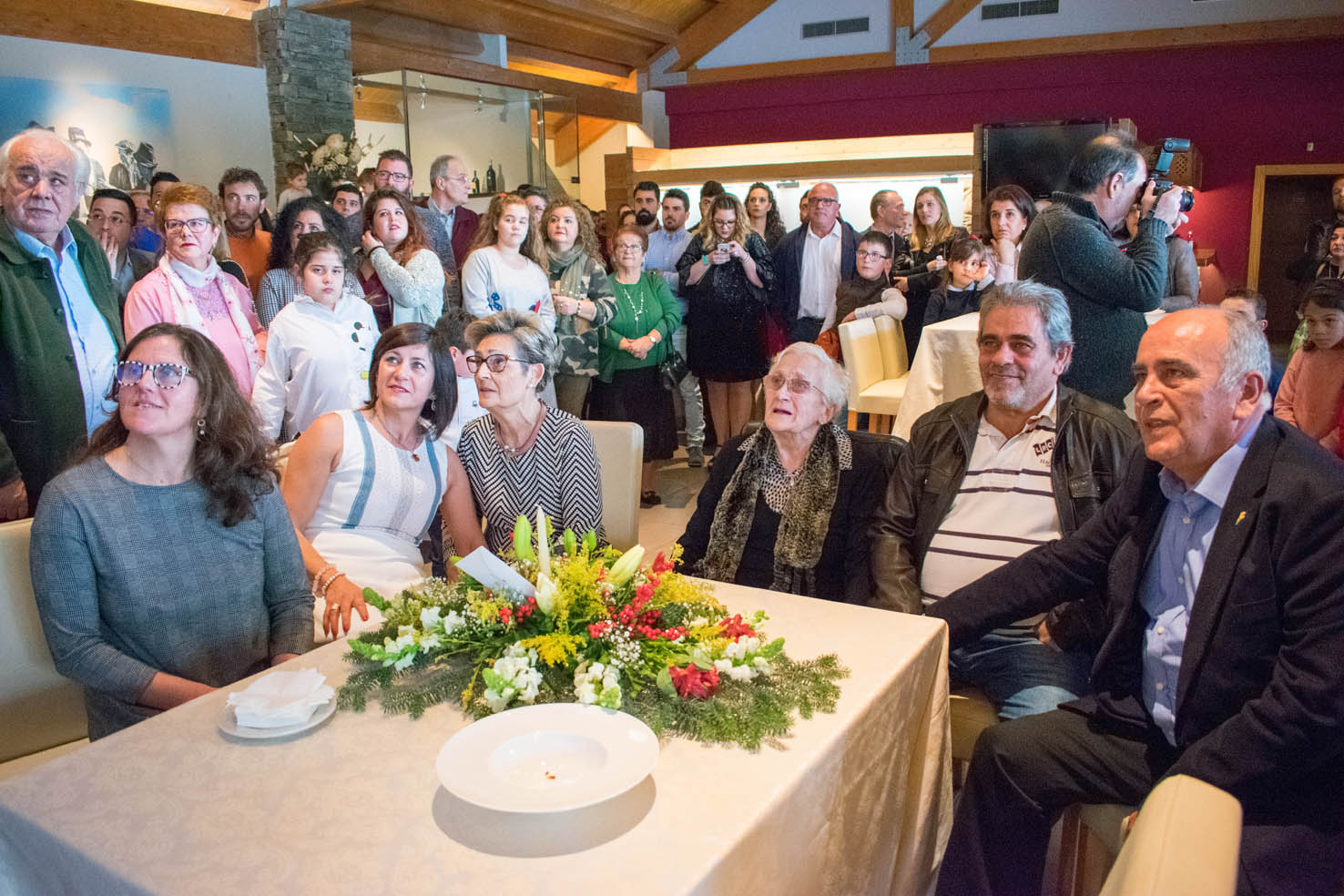 En el centro de la imagen, María Teresa Ortiz.