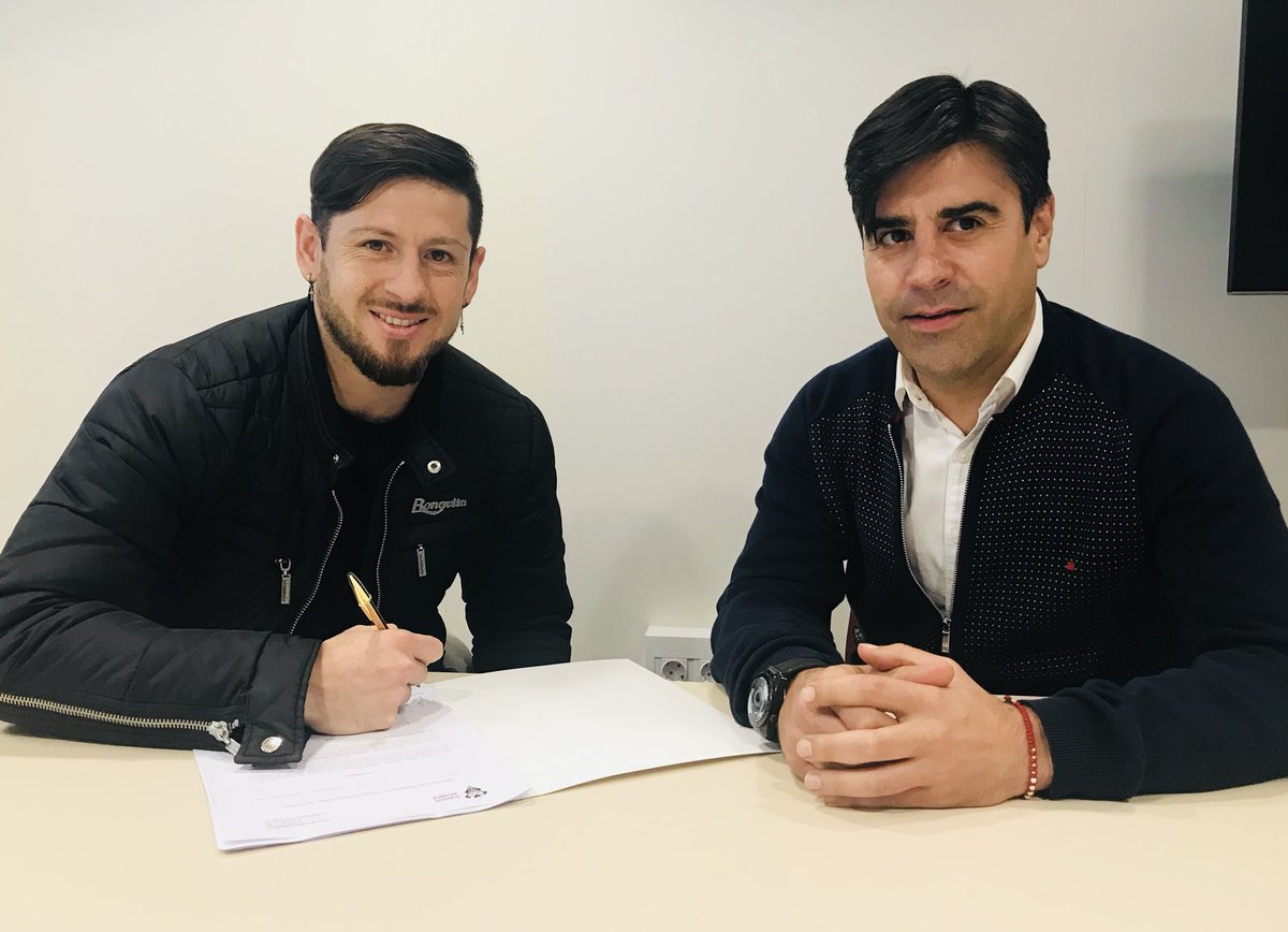 Javier Acuña y Nico Rodríguez, el flamante nuevo delantero del Alba y el director deportivo del club.