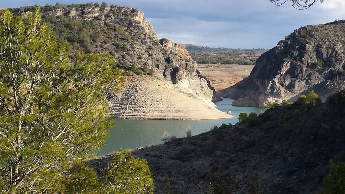 Imagen de la Boca del Infierno en el embalse de Entrepeñas, desde la margen de Auñón, la otra cara de la habitual. Entrepeñas y Buendía