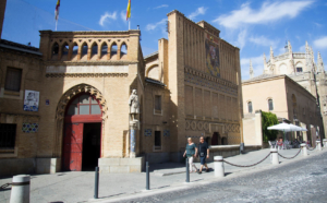 Imagen de la fachada de la Escuela de Arte Toledo.