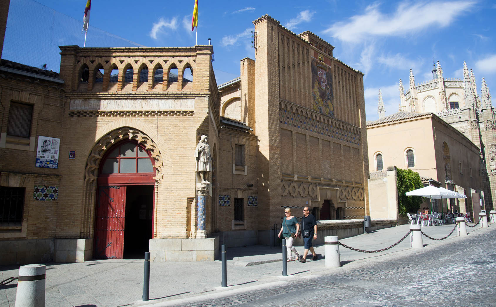 Imagen de la fachada de la Escuela de Arte Toledo.