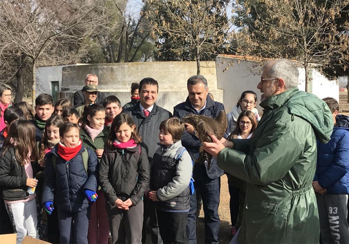 Arroyo a visitado el centro de recuperación de aves de Albacete
